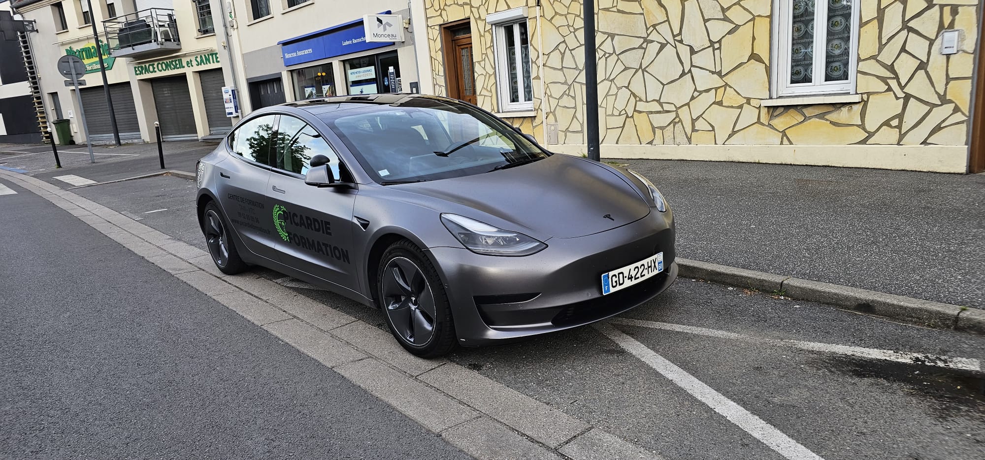 Tesla Model 3 Picardie Formation — mobilité taxi